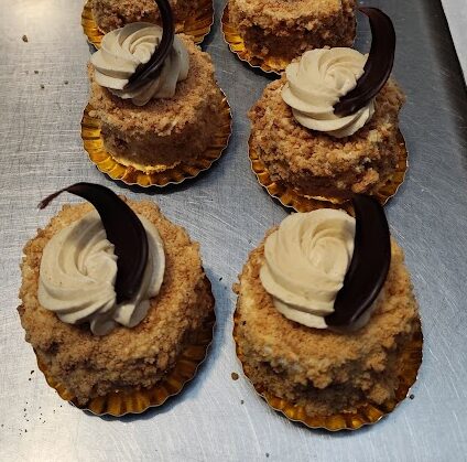 Hazelnootschuimgebakjes, per stuk